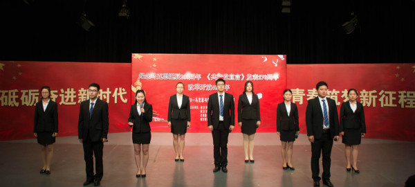 DG真人
研究生在“2018—马克思与我们同行”朗诵比赛中荣获佳绩
