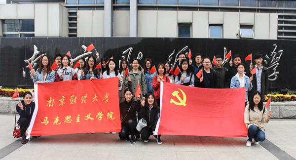 DG真人
组织研究生观看纪录片《厉害了,我的国》